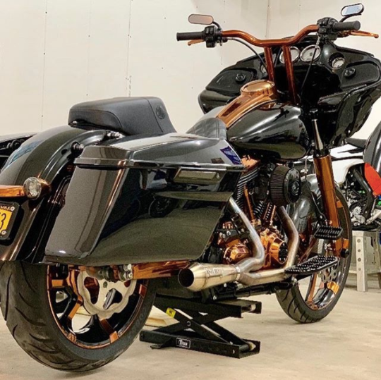 Stealth Pipes Short Bagger exhaust system – close-up rider side view on Harley touring motorcycle (1996–2016), photo 8 of 18